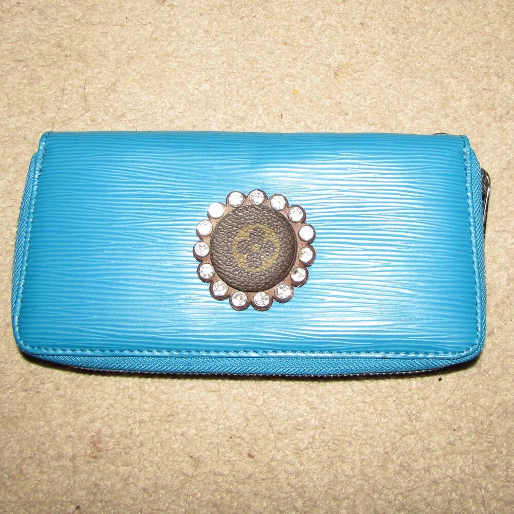 NEW NEVER USED KEEP IT GYPSY Teal Wallet with Embellishment